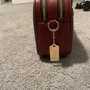 Jes Crossbody In Signature Canvas With Heart Petal Print